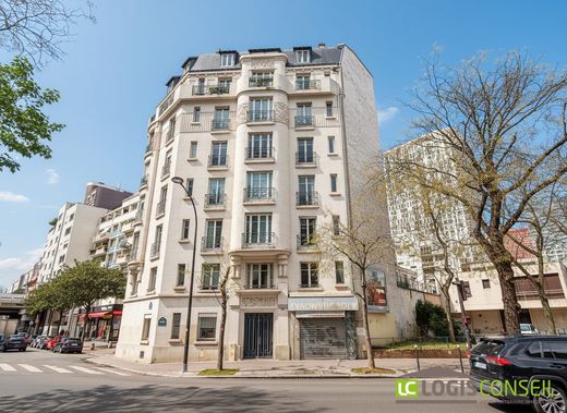 Apartment in Motte-Picquet, Commerce, Necker, Paris