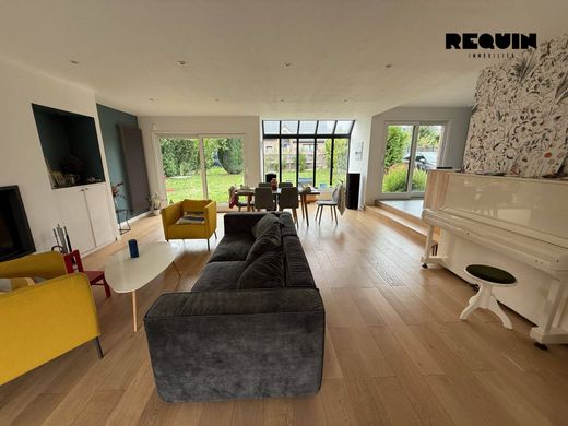 Элитный дом, Sainghin-en-Mélantois, North