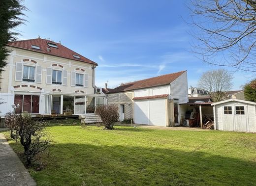 Luxury home in Montlignon, Val d'Oise