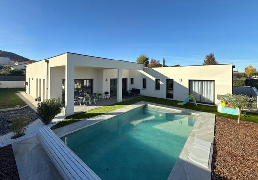 Luxus-Haus in Pérignat-lès-Sarliève, Puy-de-Dôme