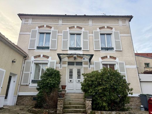Luxury home in Montlignon, Val d'Oise