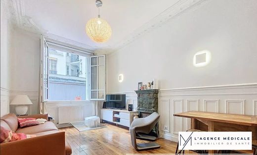 Apartment in Motte-Picquet, Commerce, Necker, Paris