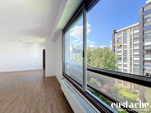 Apartament w Buttes-Chaumont, Villette, Bas Belleville, Paris