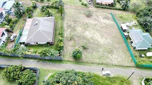 Terrain à Faone, Îles du Vent