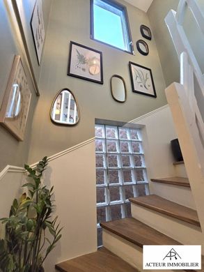 Apartment / Etagenwohnung in Puteaux, Hauts-de-Seine