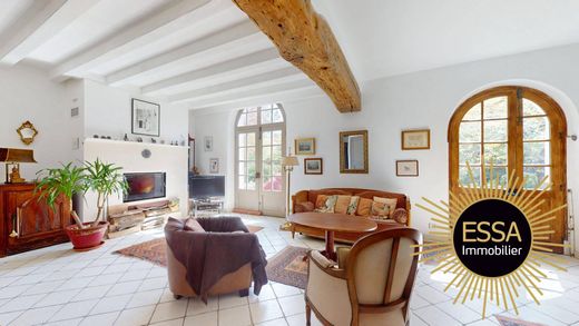 Luxury home in Chavenay, Yvelines