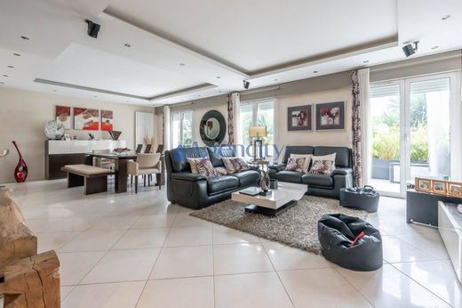 Luxury home in Roissy-en-Brie, Seine-et-Marne