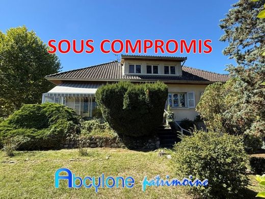 Luxus-Haus in Bernin, Isère