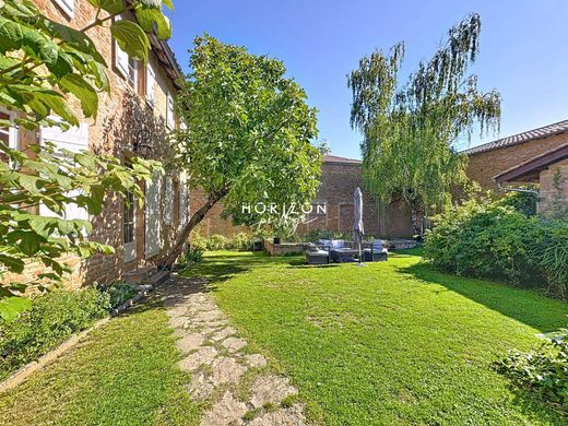 Элитный дом, Charnay-lès-Mâcon, Saône-et-Loire