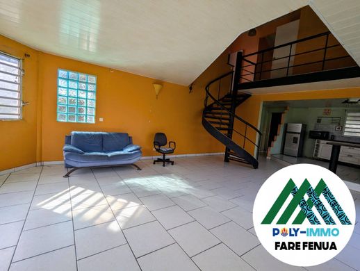 Luxury home in Papenoo
