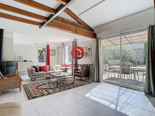 Lüks ev Les Angles (Gard), Gard