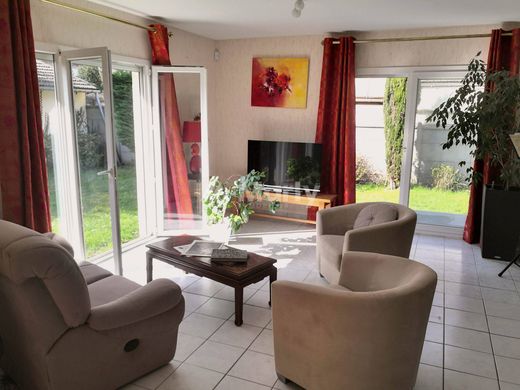 Luxe woning in Bouffémont, Val d'Oise