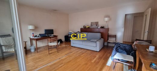 Apartment / Etagenwohnung in Motte-Picquet, Commerce, Necker, Paris