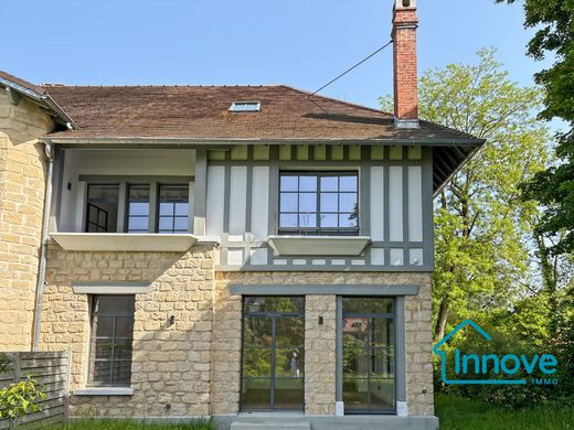 Luxus-Haus in Vaucresson, Hauts-de-Seine