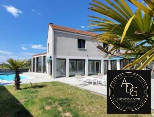 Luxe woning in Saint-Martin-de-Bréthencourt, Yvelines