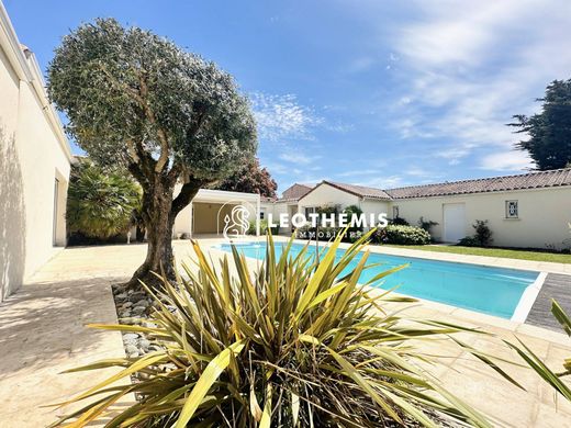 Luxury home in La Tremblade, Charente-Maritime