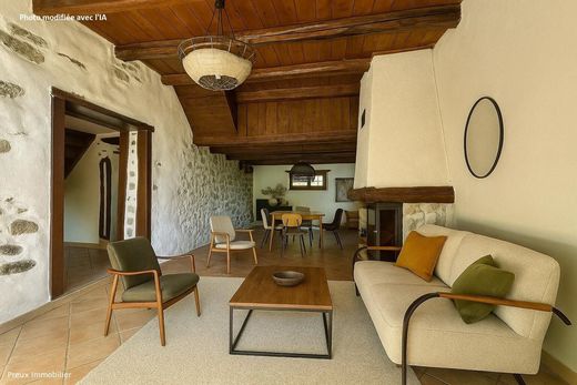Casa di lusso a Sillingy, Alta Savoia