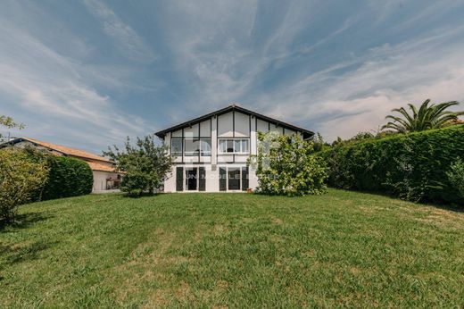 Luxe woning in Mouguerre, Pyrénées-Atlantiques