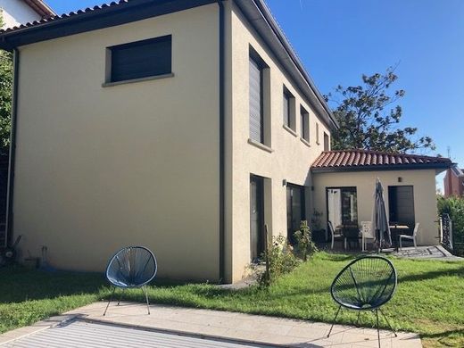 Maison de luxe à Miribel, Ain