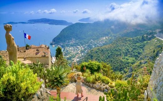 Apartment / Etagenwohnung in Èze, Alpes-Maritimes