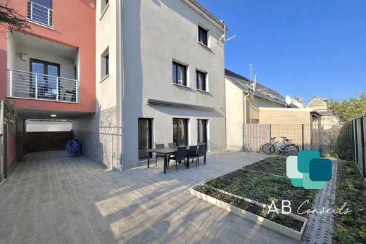 Luxus-Haus in Le Petit-Quevilly, Seine-Maritime