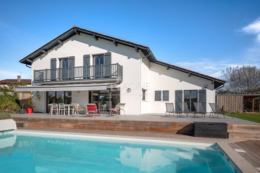 Πολυτελή κατοικία σε Mouguerre, Pyrénées-Atlantiques