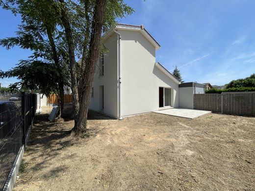 منزل ﻓﻲ Saint-Médard-en-Jalles, Gironde