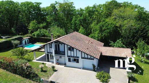Luxus-Haus in Ustaritz, Pyrénées-Atlantiques