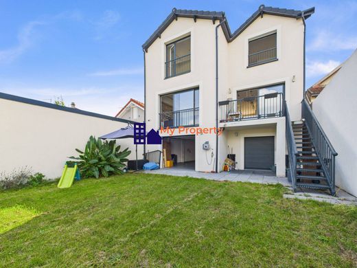 Luxus-Haus in Houilles, Yvelines