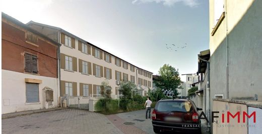 Edificio en Vénissieux, Ródano