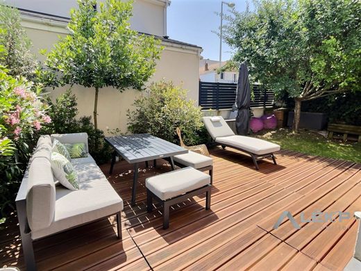 Luksusowy dom w Nanterre, Hauts-de-Seine