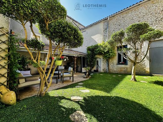 Luxe woning in Marennes, Charente-Maritime