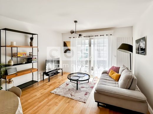 Apartment in Courbevoie, Hauts-de-Seine