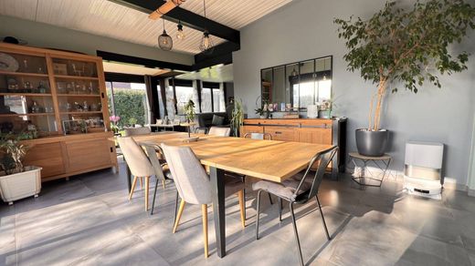 Luxury home in Sainghin-en-Mélantois, North