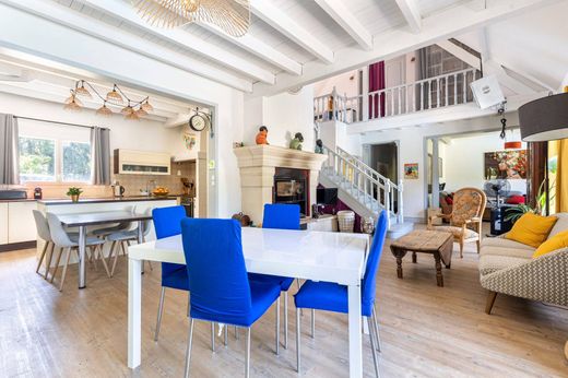Luxury home in Galgon, Gironde