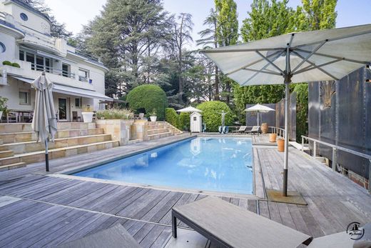 Luxus-Haus in Saint-Just-Saint-Rambert, Loire