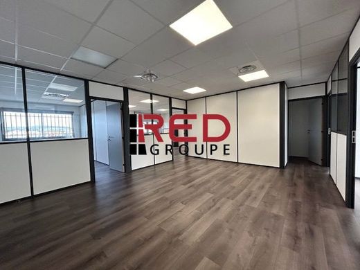 Office in Éguilles, Bouches-du-Rhône