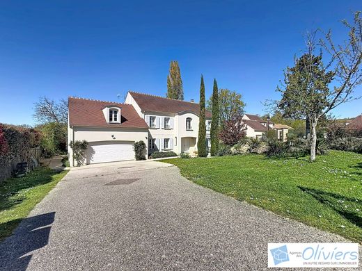Luxury home in Bullion, Yvelines