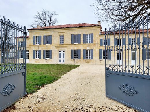 Luxury home in Mesnac, Charente