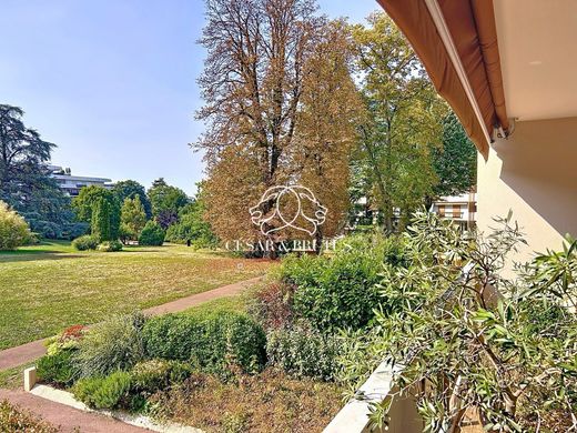 Apartment / Etagenwohnung in Écully, Rhône