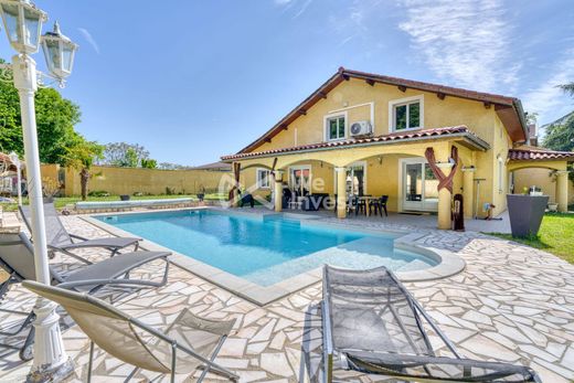 Casa di lusso a Charvieu-Chavagneux, Isère