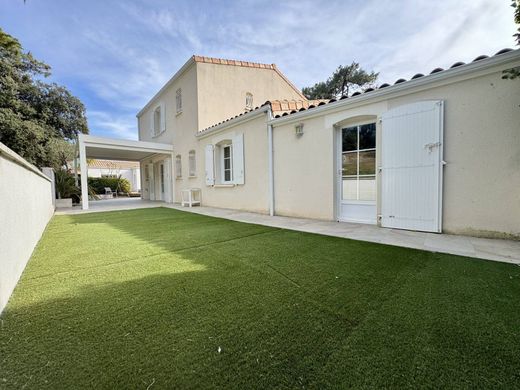 Luxury home in Saint-Georges-de-Didonne, Charente-Maritime
