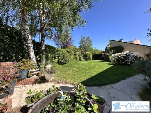 Luxury home in Voisins-le-Bretonneux, Yvelines