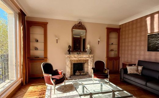 Apartment in La Muette, Auteuil, Porte Dauphine, Paris