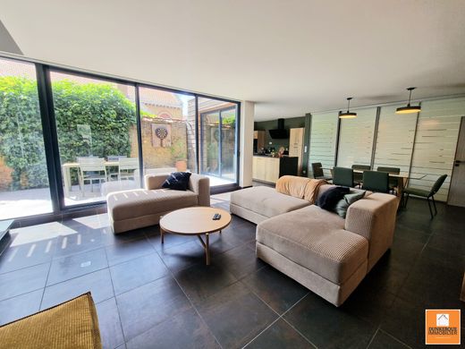 Luxury home in Dunkirk, North