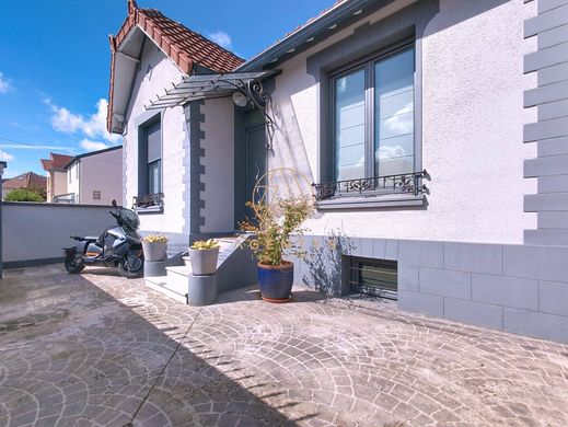 Luxury home in Saint-Maur-des-Fossés, Val-de-Marne