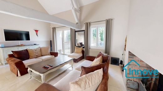 منزل ﻓﻲ Maule, Yvelines