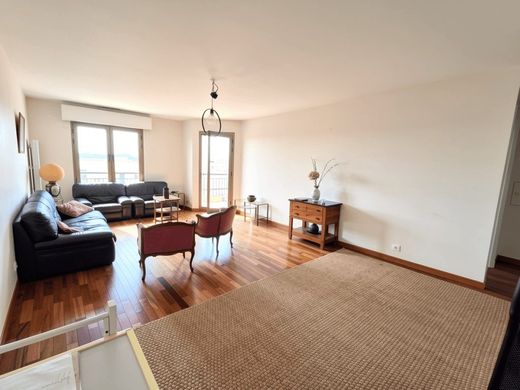 Apartment / Etagenwohnung in Joinville-le-Pont, Val-de-Marne