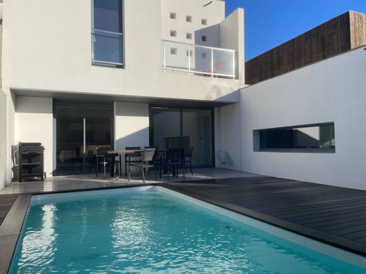 ‏בתי יוקרה ב  לה רושל, השראנט הימי