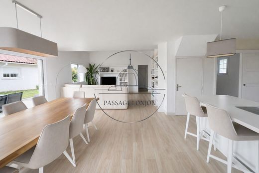 Maison de luxe à Bassussarry, Pyrénées-Atlantiques